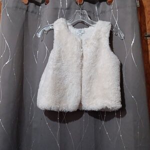 Crown & ivy L girls white faux fur plush vest